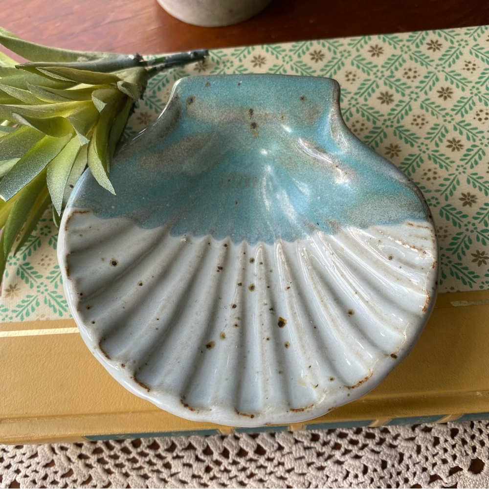 Vintage Small Ceramic Shell-Shaped Dish in Blue and White EUC